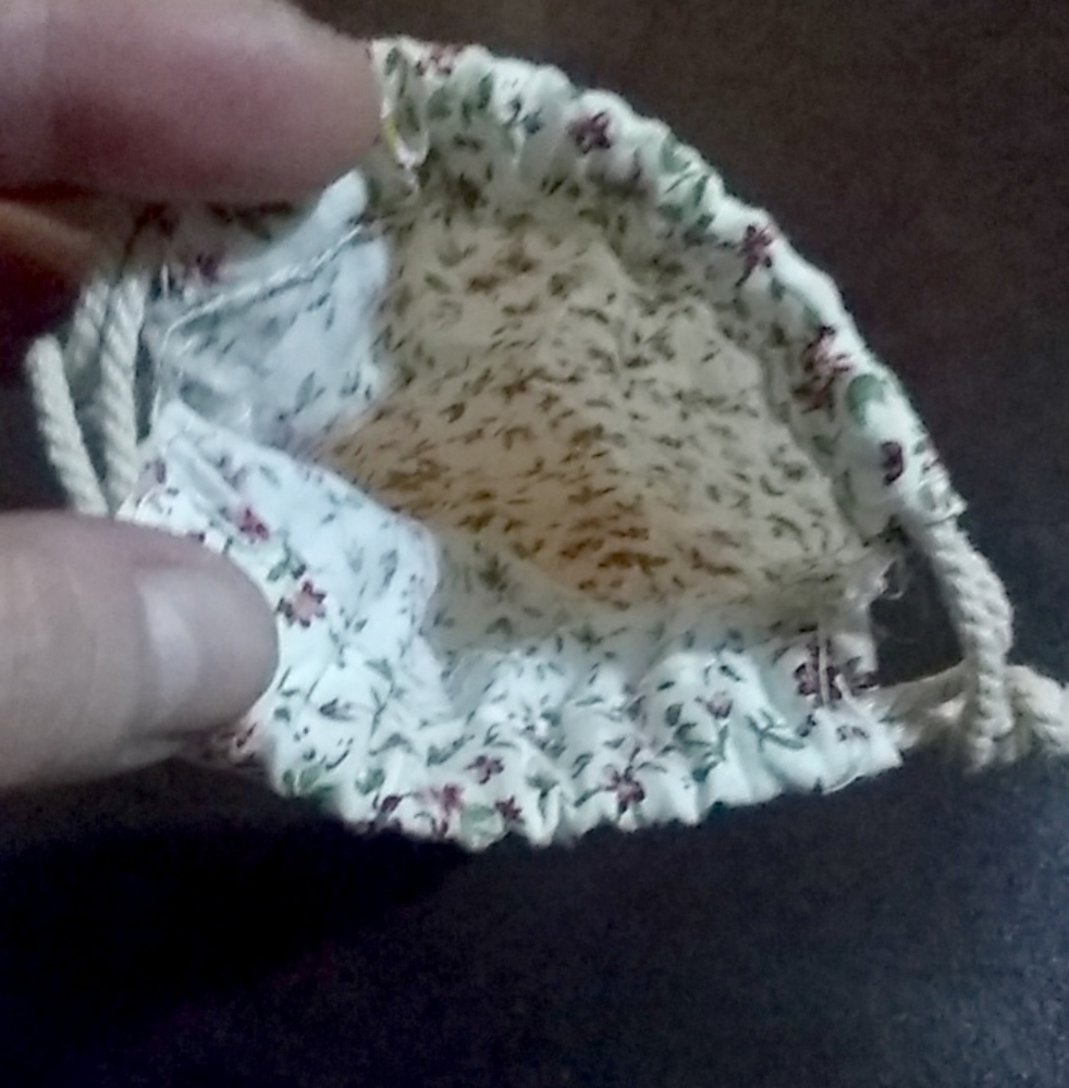 Small Vintage Linen Cream Tone Floral Print Drawstring Change Pouch - Picture 2 of 3